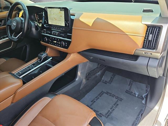 Vehicle image 24 of 27