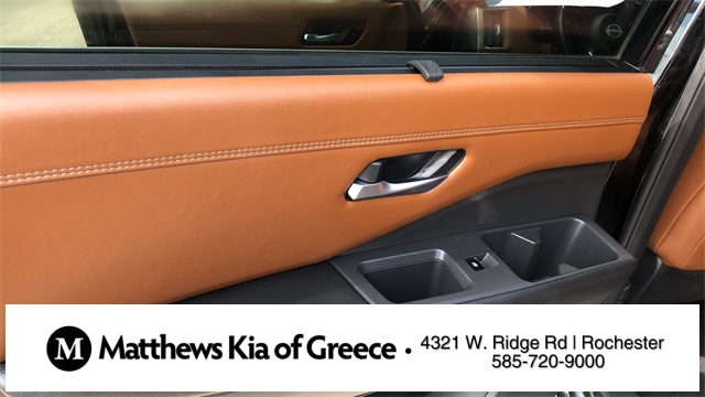 Vehicle image 21 of 36