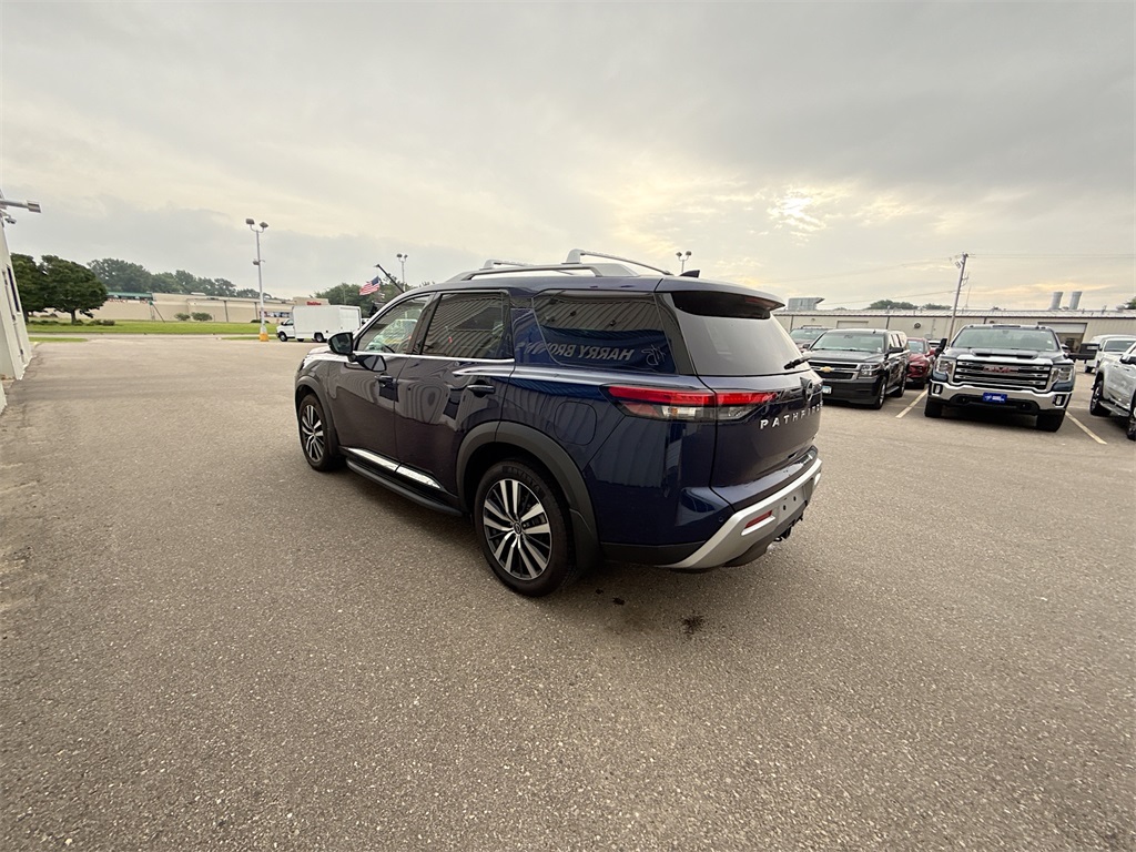 Vehicle image 6 of 10