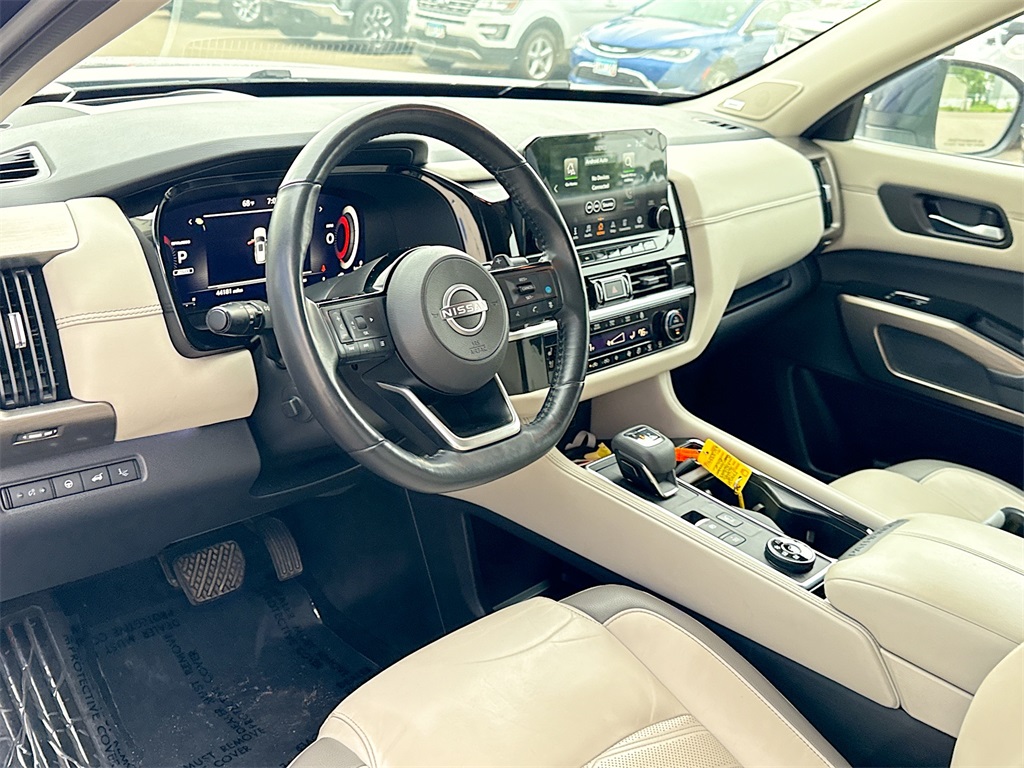 Vehicle image 8 of 10
