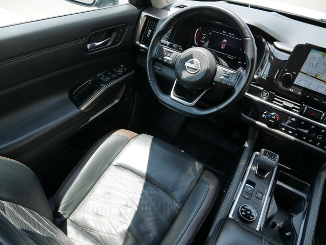 Vehicle image 9 of 36