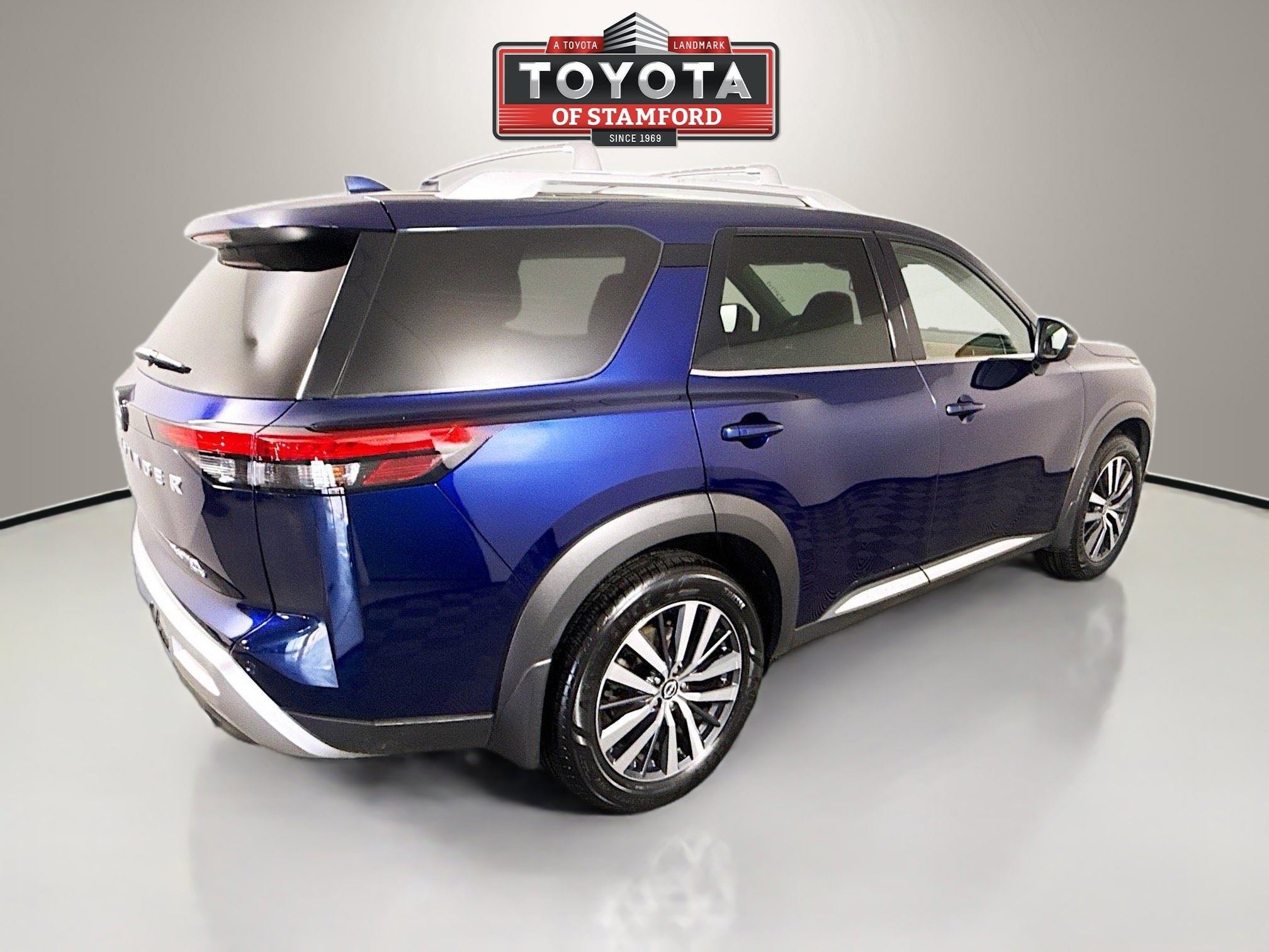 Vehicle image 4 of 41