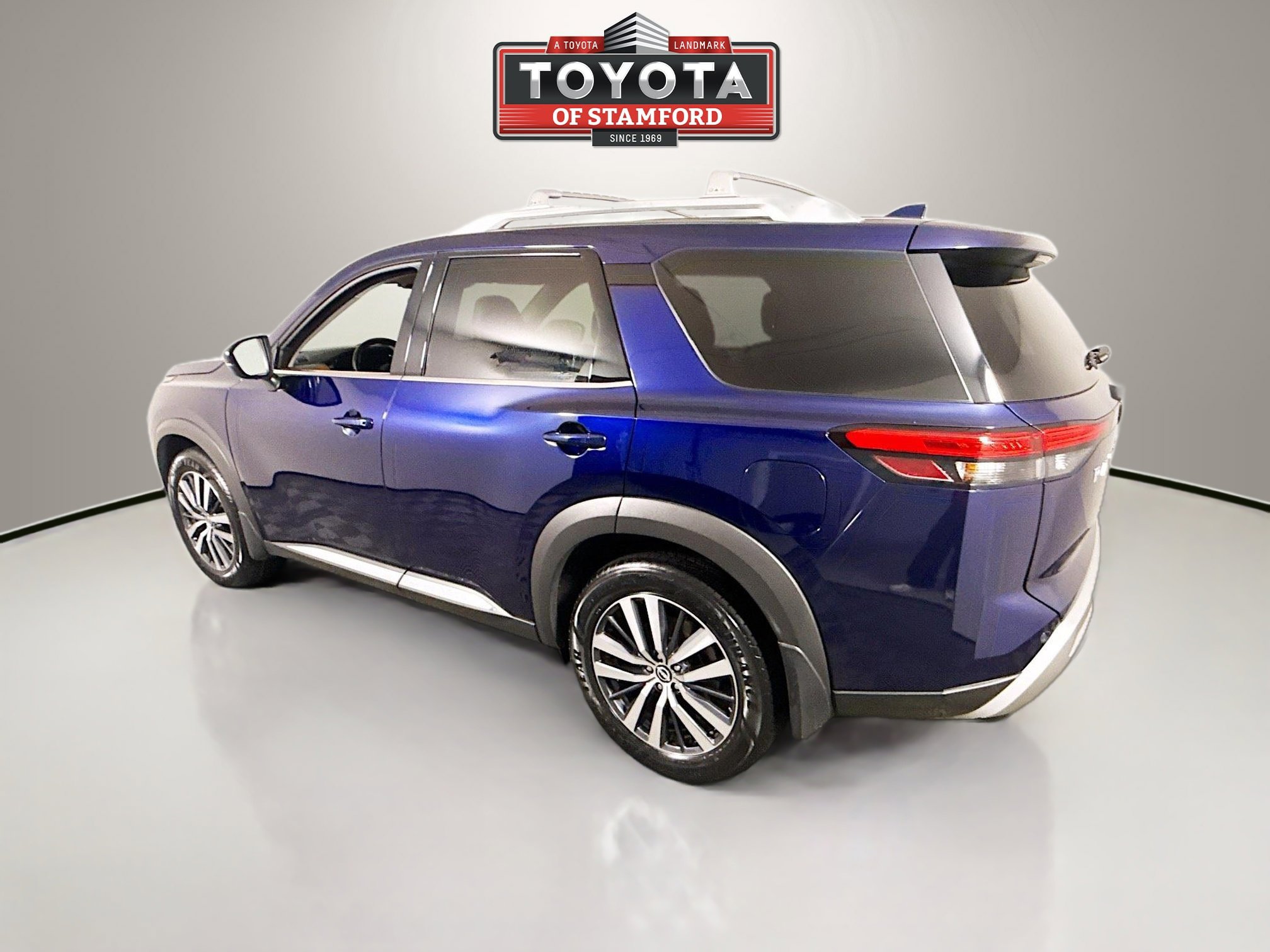 Vehicle image 7 of 41
