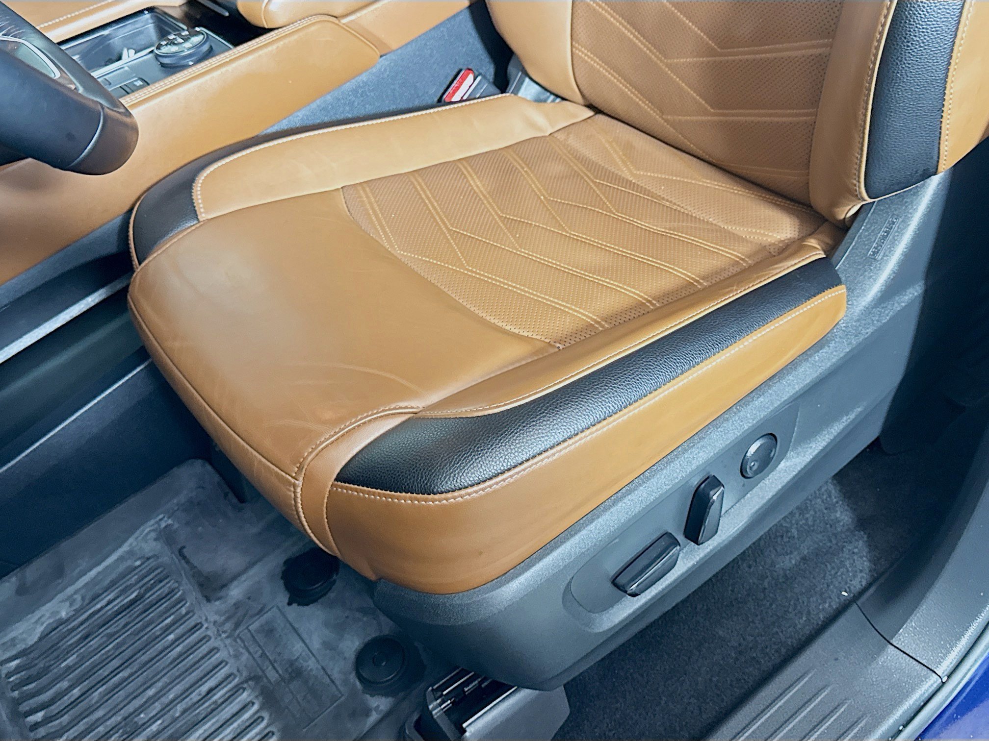 Vehicle image 21 of 41