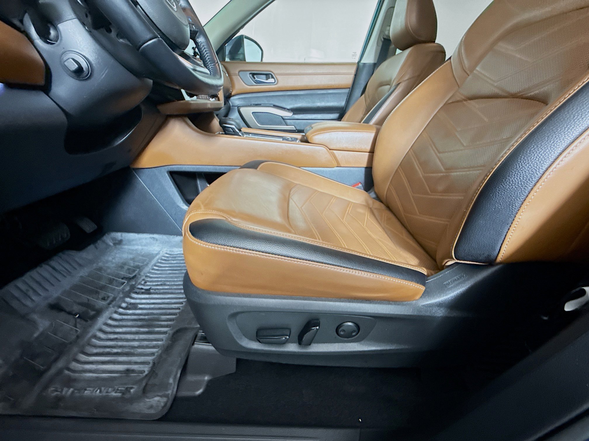 Vehicle image 11 of 41