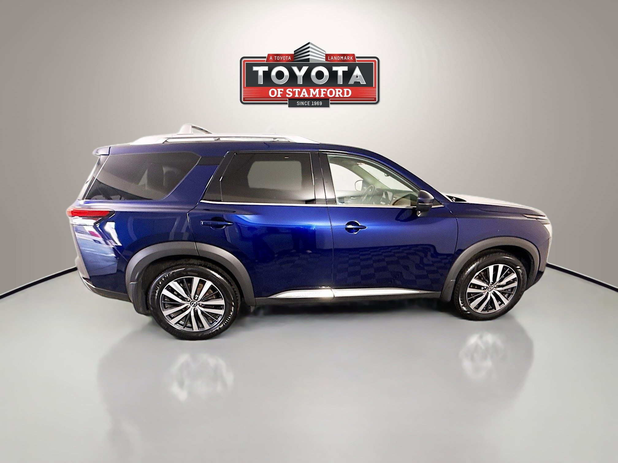 Vehicle image 5 of 41