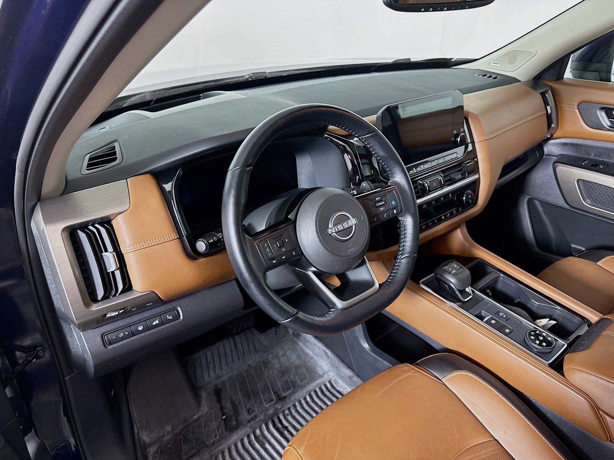 Vehicle image 9 of 41