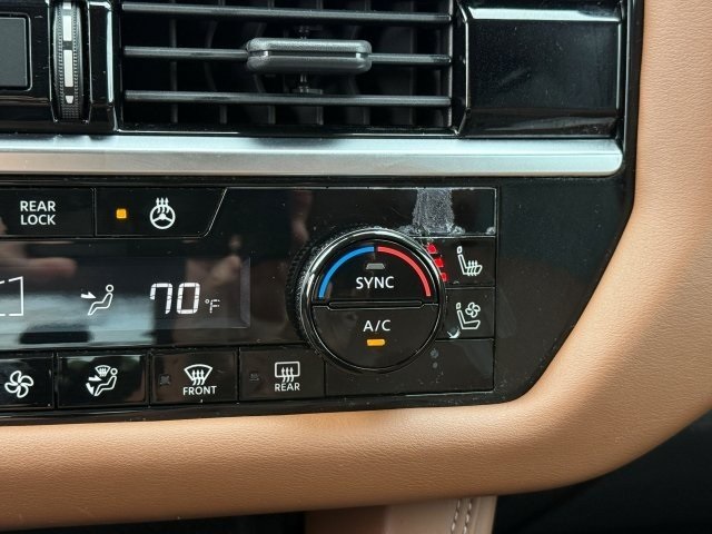 Vehicle image 33 of 38