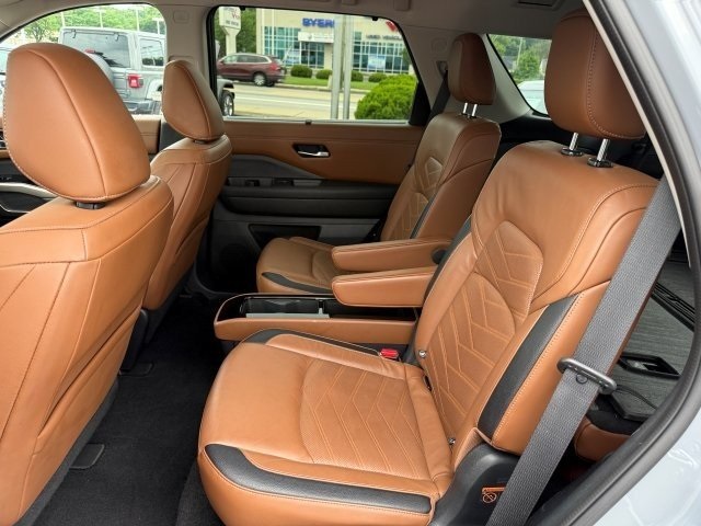 Vehicle image 9 of 38