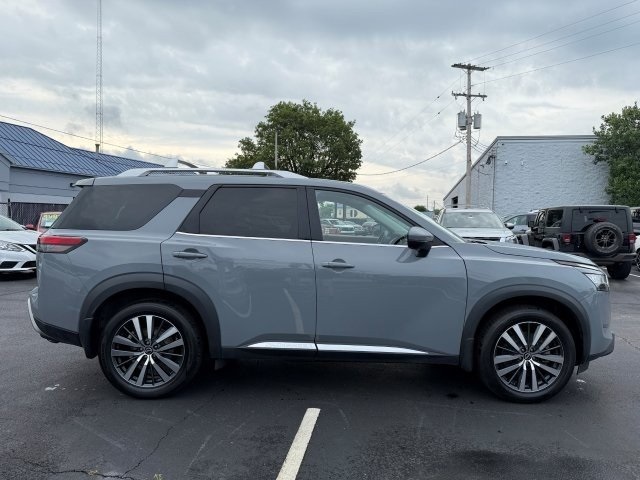 Vehicle image 3 of 38