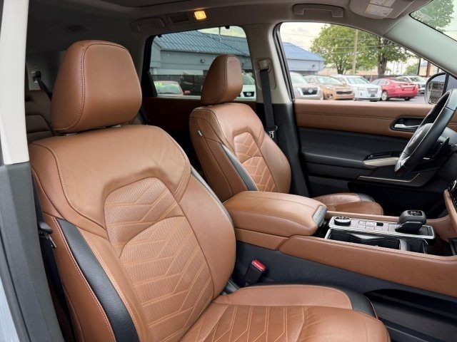 Vehicle image 15 of 38