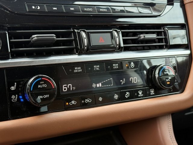 Vehicle image 25 of 38