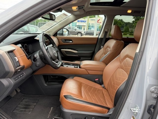 Vehicle image 36 of 38