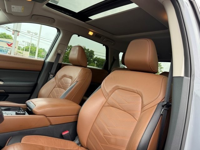 Vehicle image 14 of 38