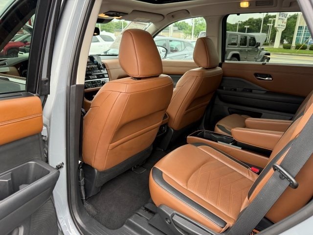Vehicle image 13 of 38