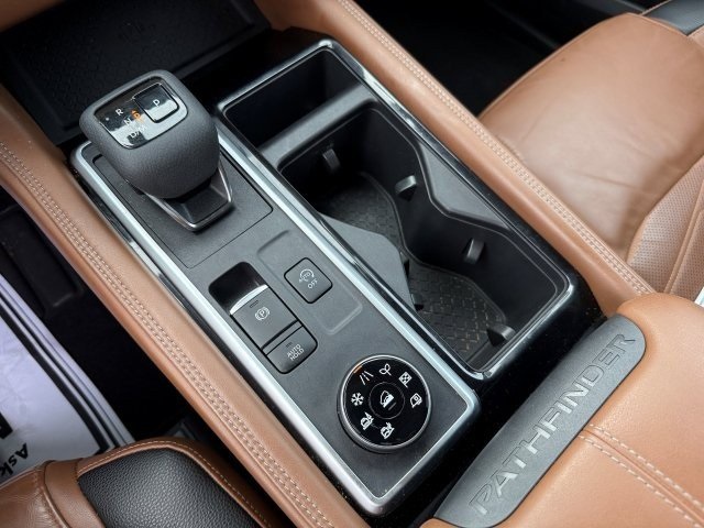 Vehicle image 26 of 38