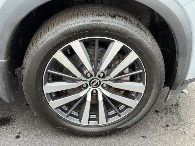 Vehicle image 6 of 38