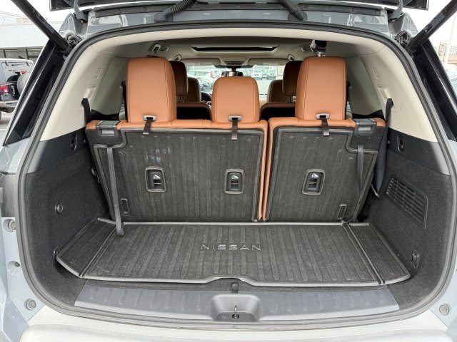 Vehicle image 8 of 38