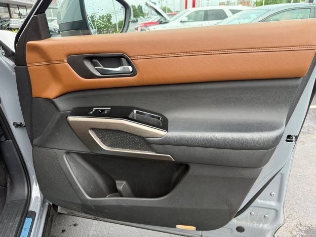 Vehicle image 28 of 38