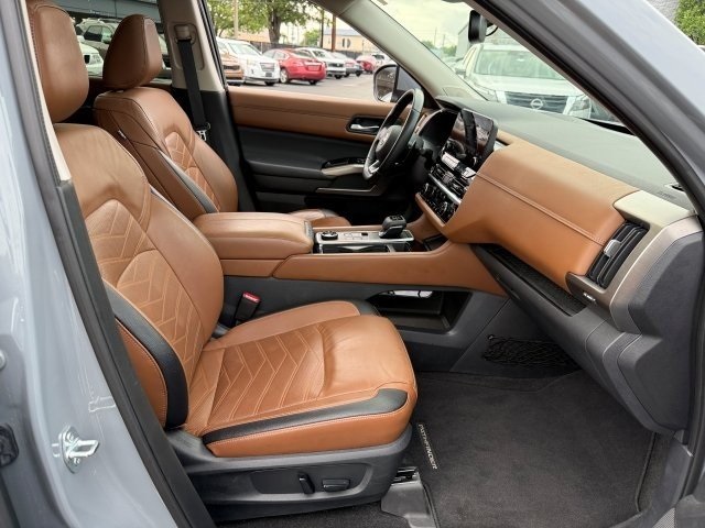 Vehicle image 12 of 38