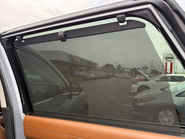 Vehicle image 34 of 38