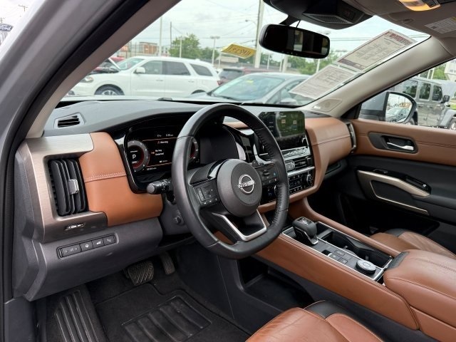 Vehicle image 17 of 38