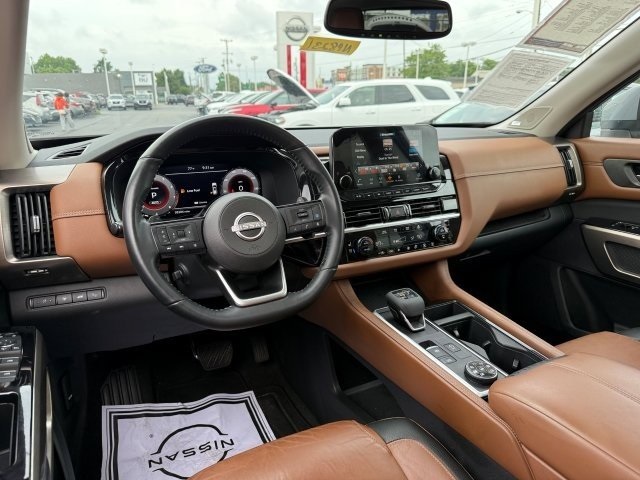Vehicle image 18 of 38