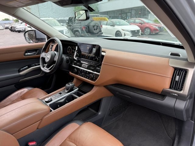 Vehicle image 16 of 38