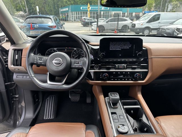 Vehicle image 13 of 34