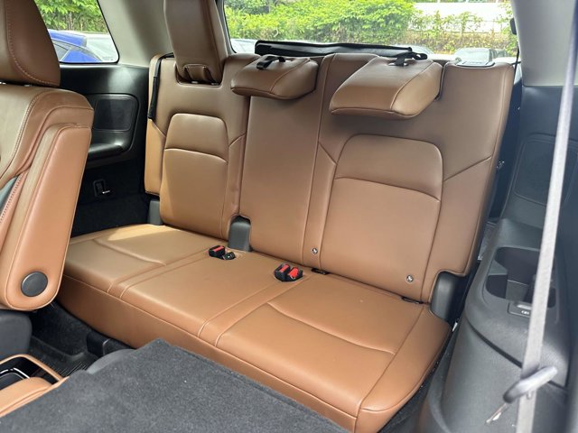Vehicle image 20 of 34