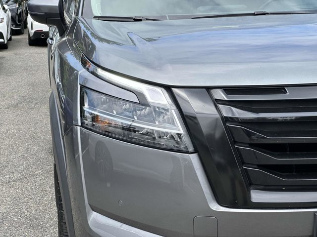Vehicle image 9 of 34