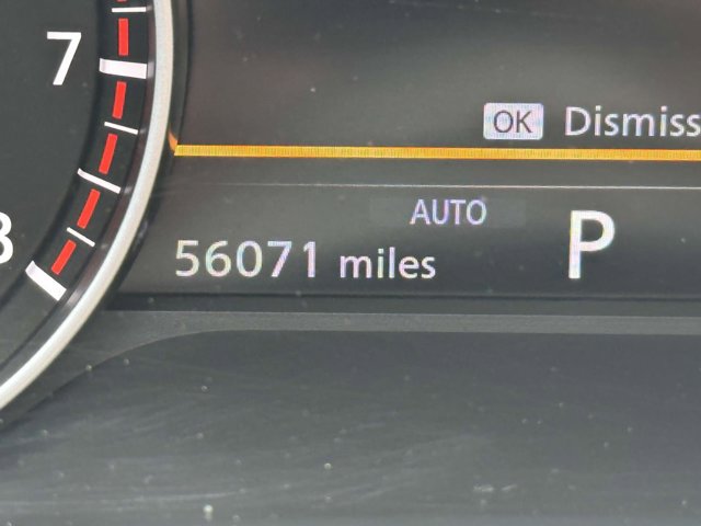 Vehicle image 33 of 34