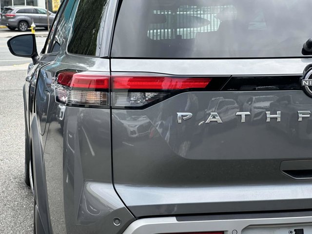 Vehicle image 11 of 34