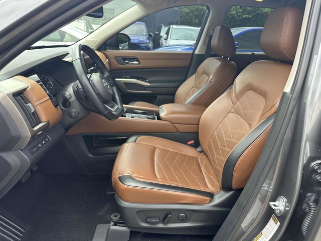 Vehicle image 16 of 34
