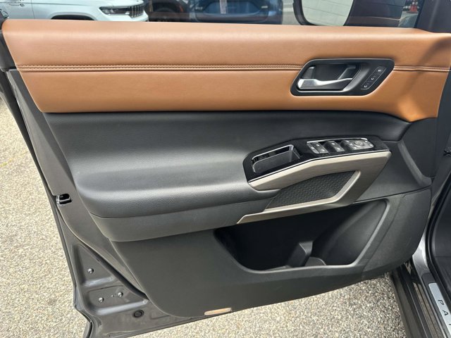 Vehicle image 12 of 34