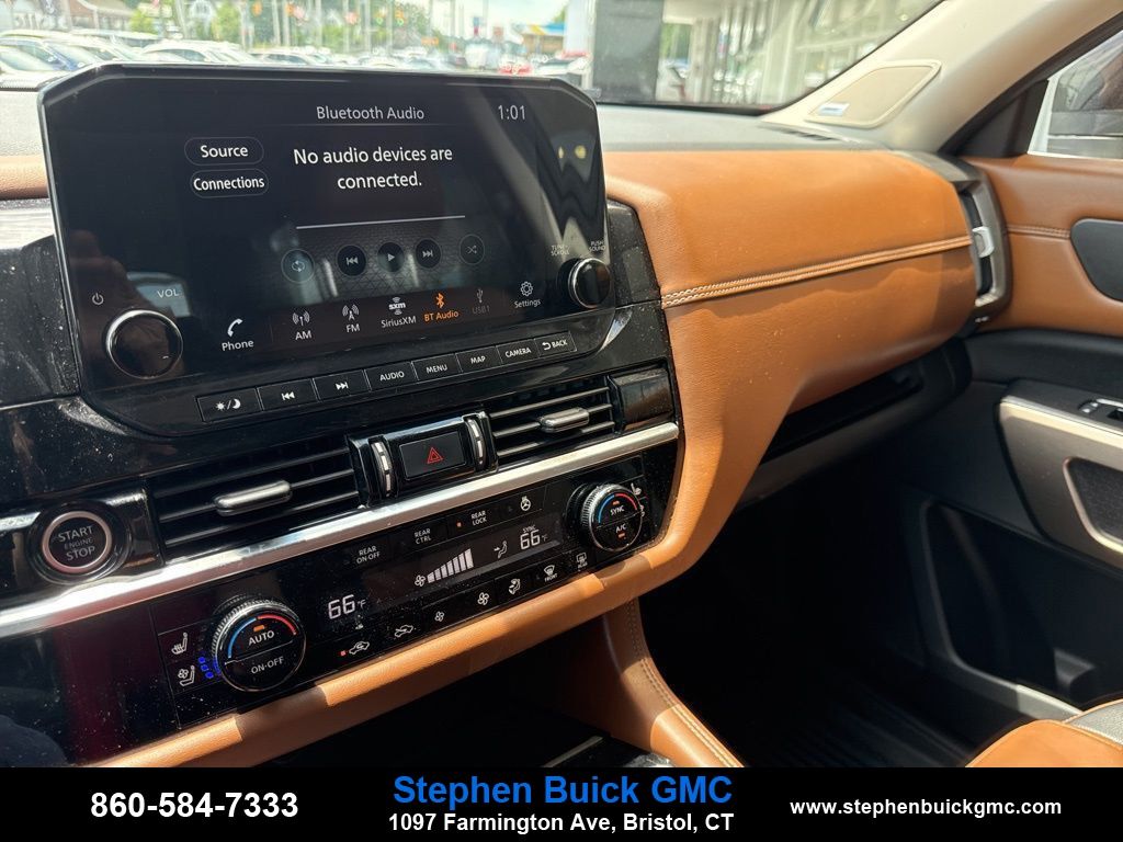 Vehicle image 17 of 29