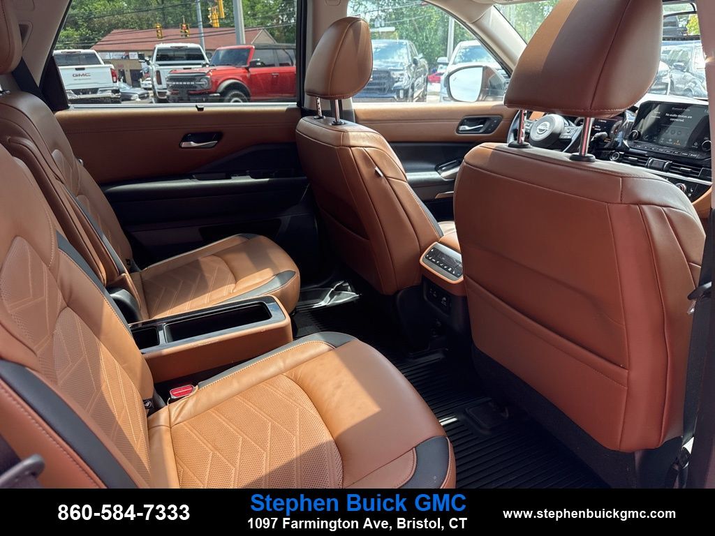 Vehicle image 12 of 29