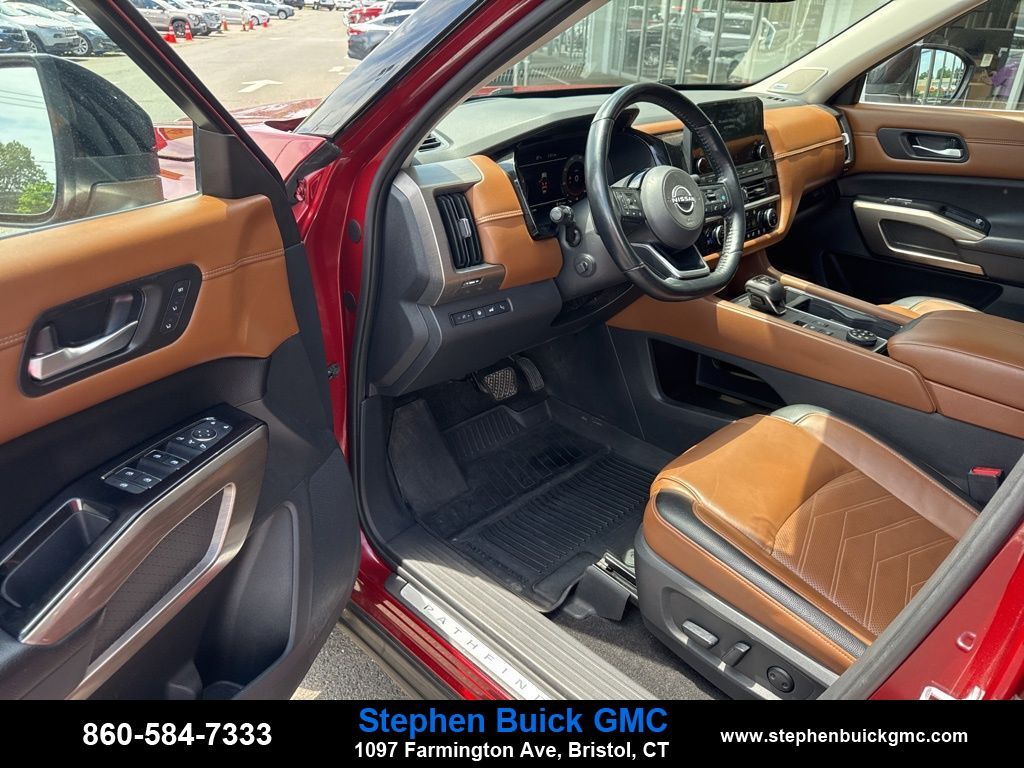 Vehicle image 14 of 29