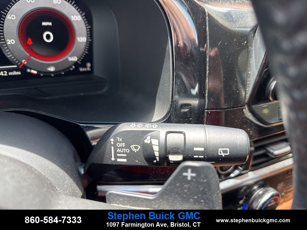 Vehicle image 25 of 29
