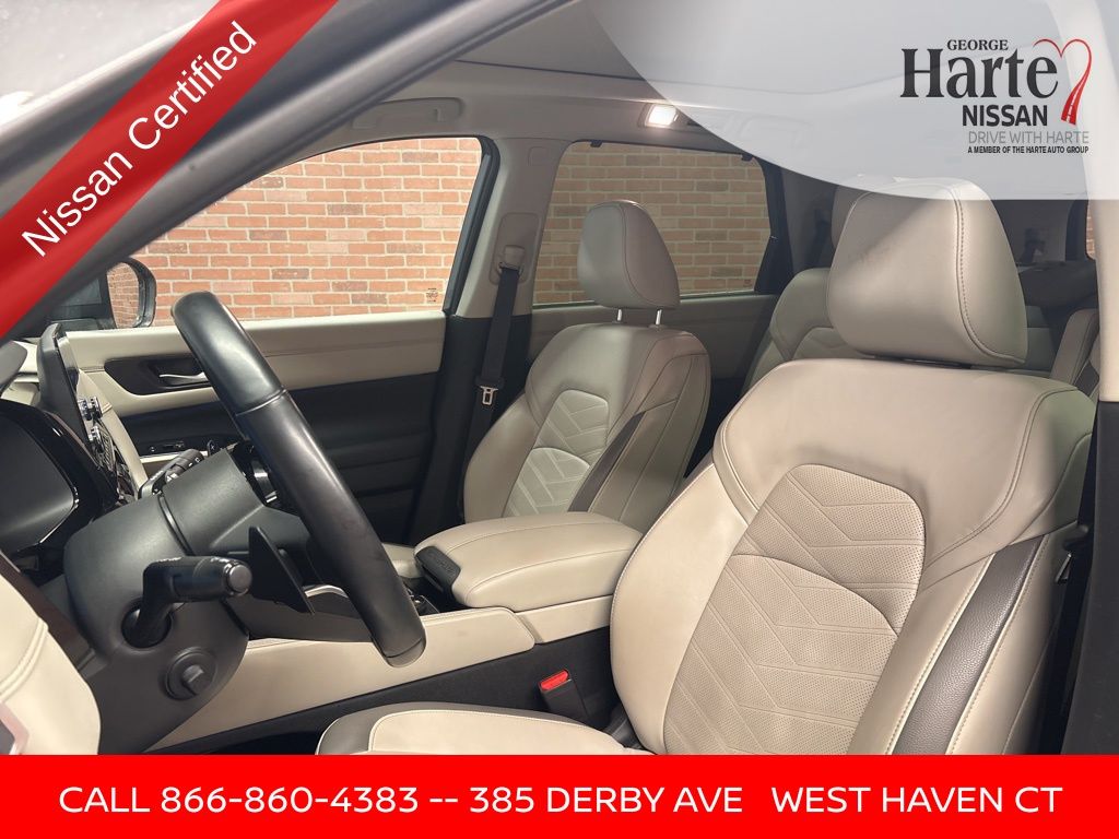 Vehicle image 9 of 71