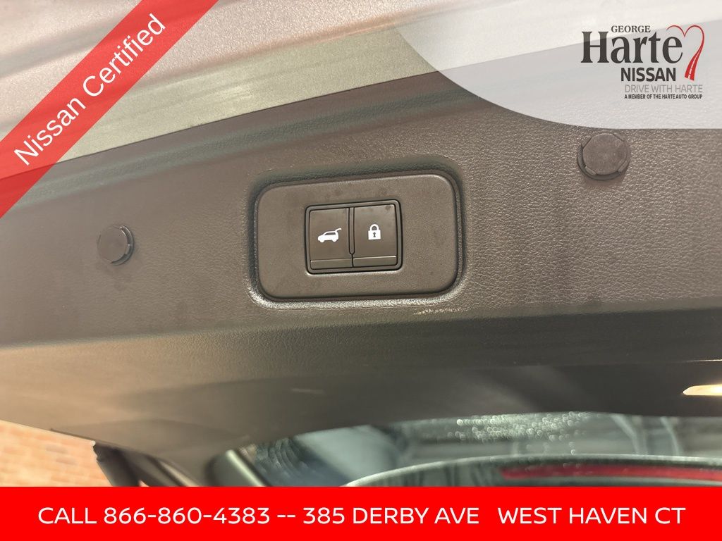 Vehicle image 31 of 71