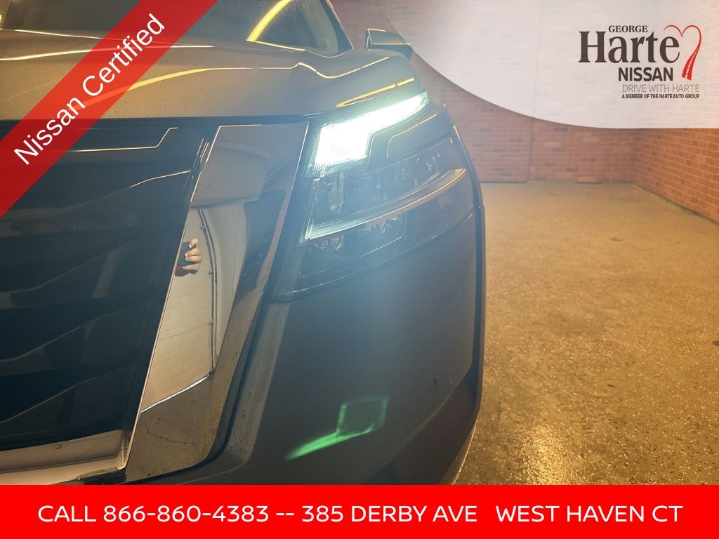 Vehicle image 40 of 71