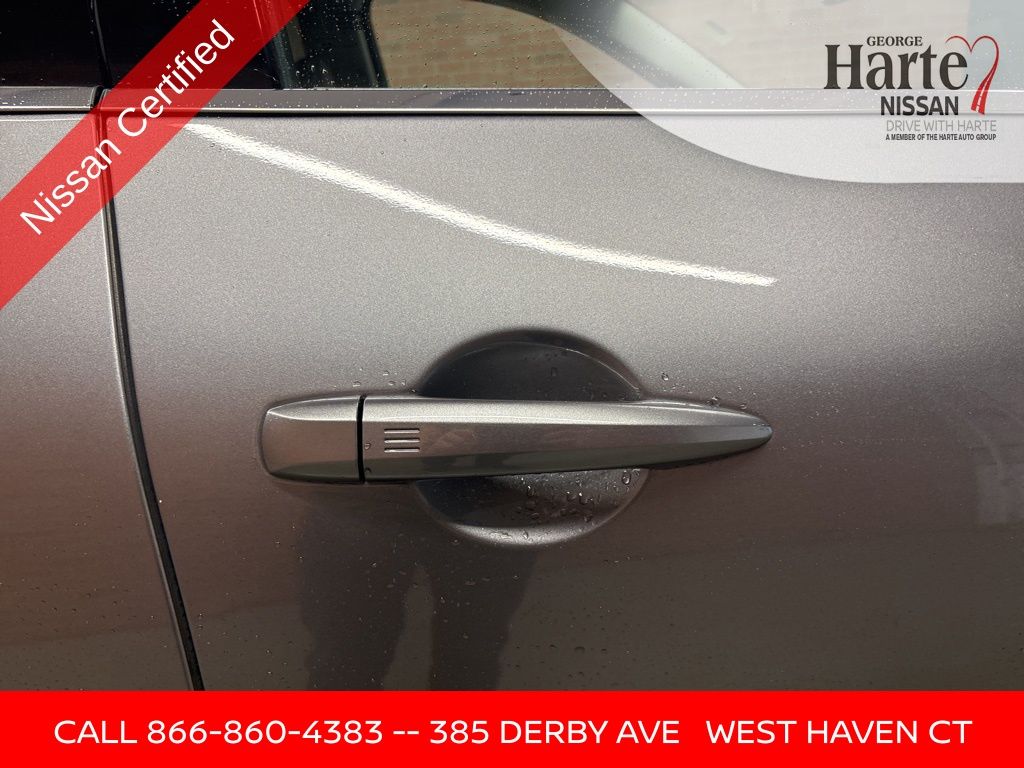 Vehicle image 56 of 71