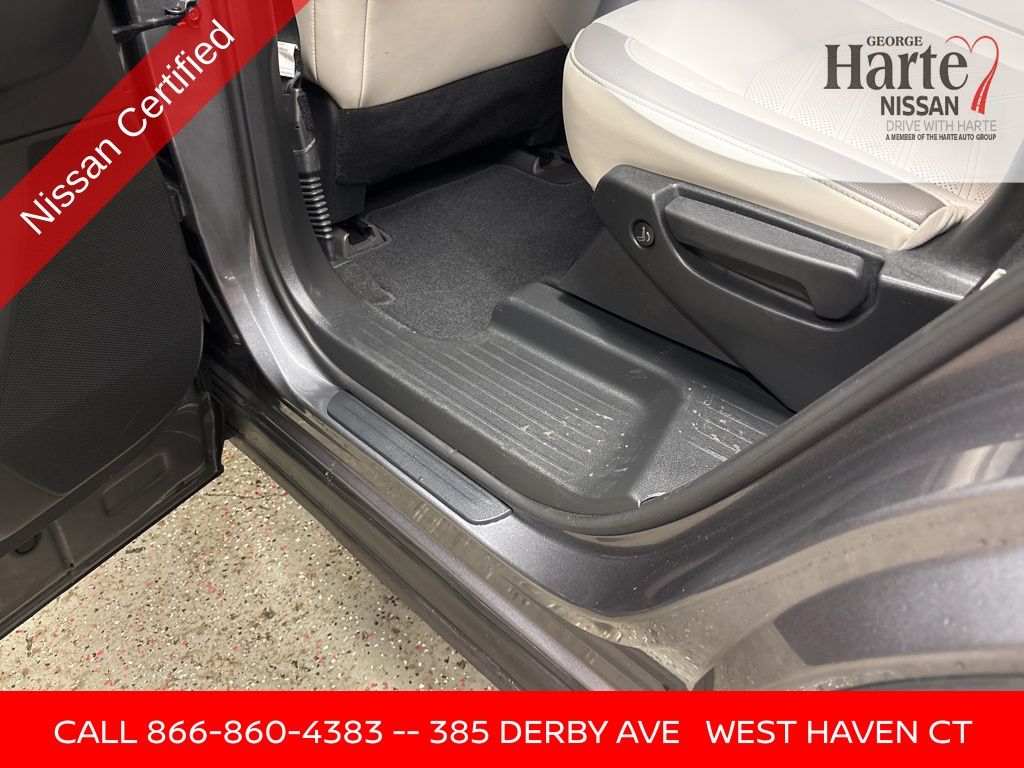 Vehicle image 26 of 71