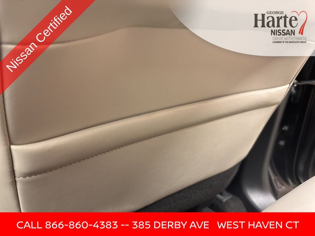 Vehicle image 23 of 71
