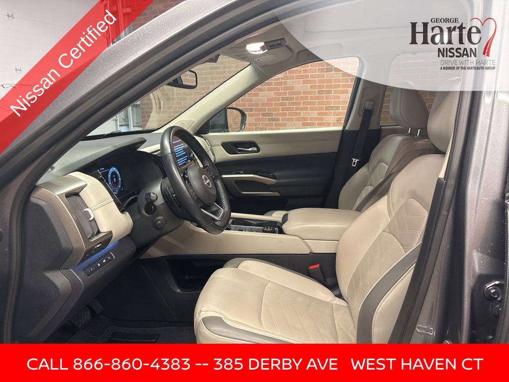 Vehicle image 8 of 71