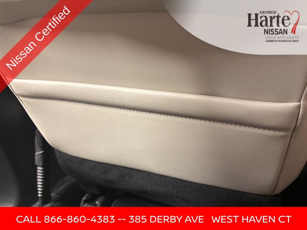 Vehicle image 25 of 71