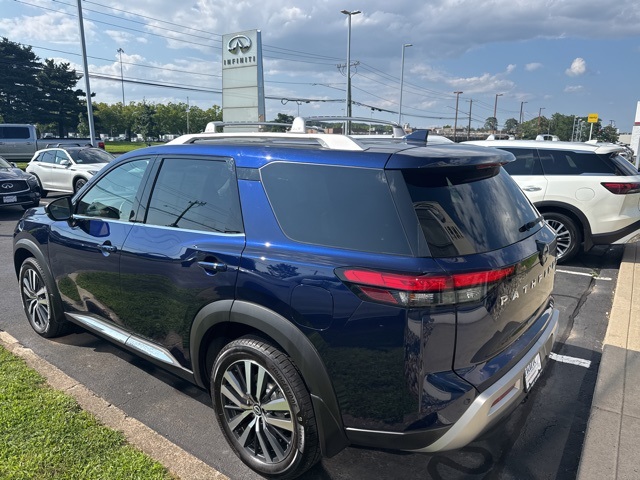 Vehicle image 8 of 23