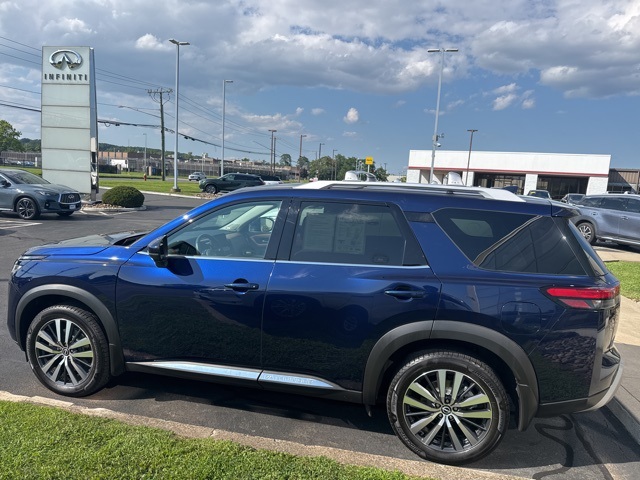 Vehicle image 7 of 23