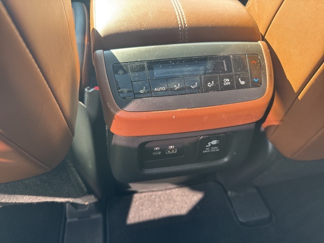 Vehicle image 20 of 23